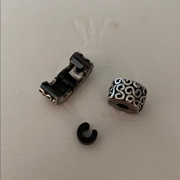 Pandora - Picture 4 of 4